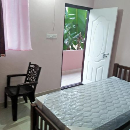 Metro Mens Hostel Kochi Exterior photo
