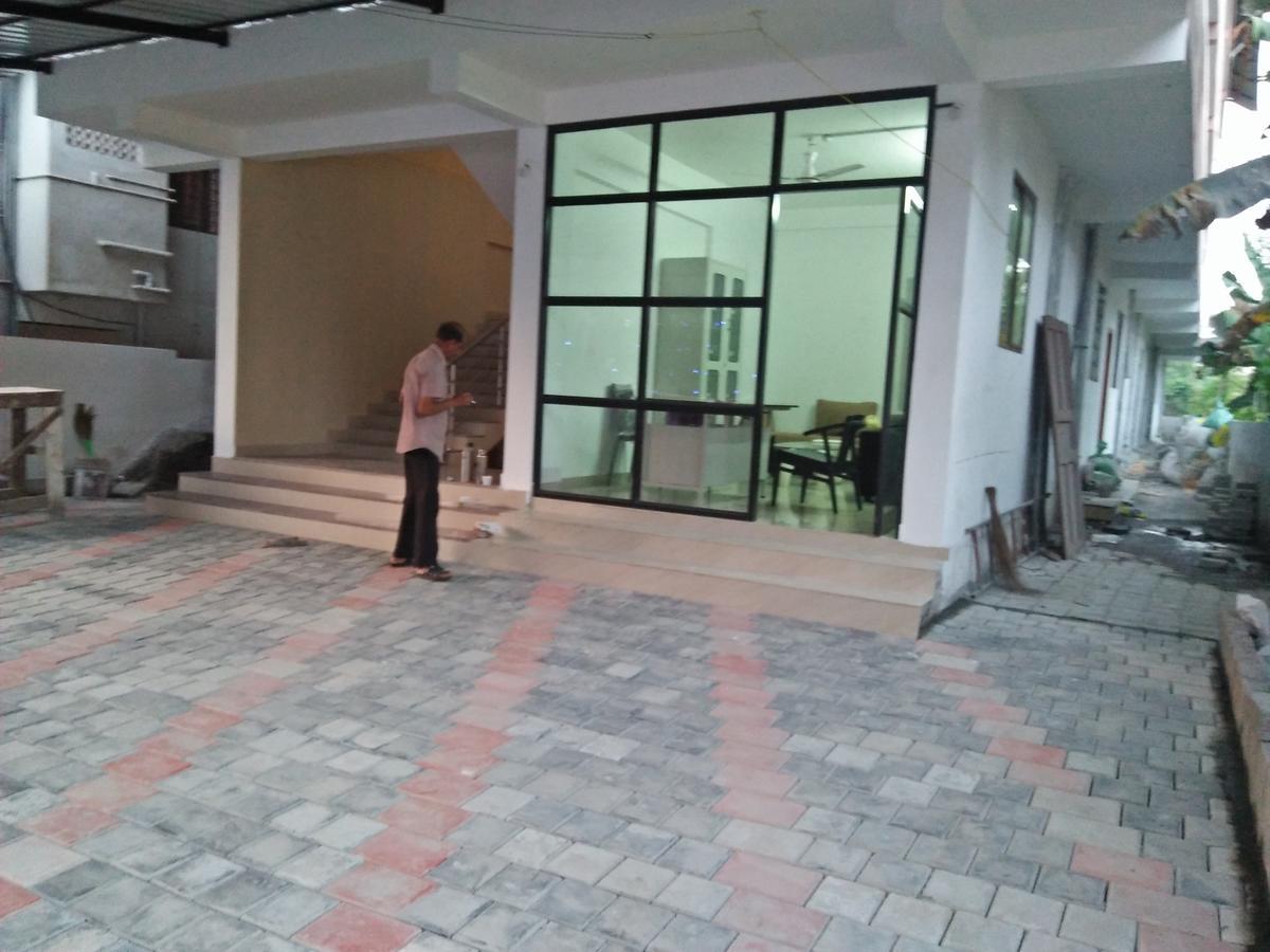 Metro Mens Hostel Kochi Exterior photo
